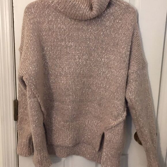 KG KEVIN GARNETT Mauve sweater  Pit to Pit 25" turtleneck, MED, EXCELLEN… - Picture 6 of 16